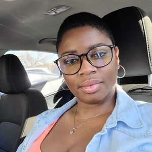 Meet your Posher, Alecia